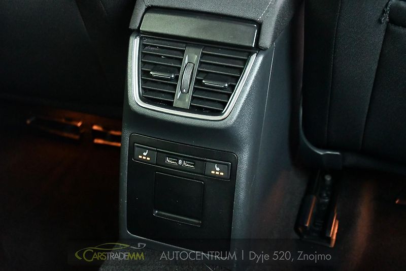 Škoda Octavia 1,6 TDI DSG STYLE & DYNAMIC - fotka 46 z 53