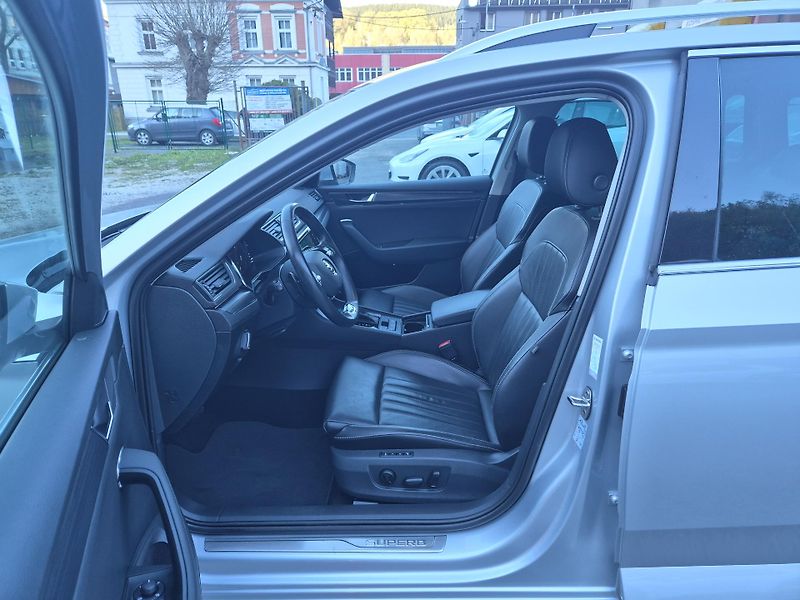 Škoda Superb Combi 2,0TDi 147kw DSG 17ALU - fotka 11 z 41