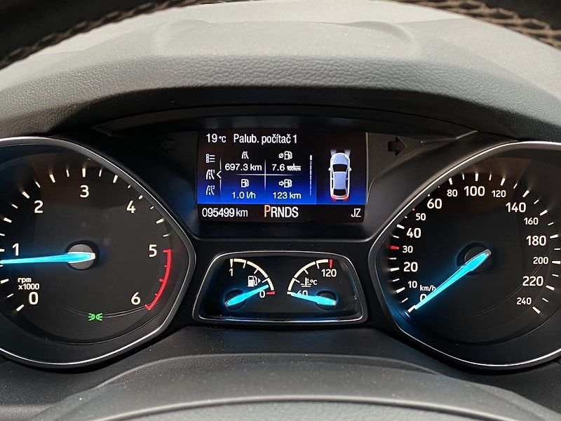 Ford Kuga 2.0TDCi, ČR, ST Line, 4x4 - fotka 14 z 28