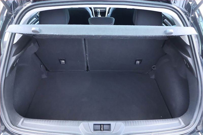 Renault Mégane (2018) 1.6 SCe, Serv.kniha, Navi - fotka 14 z 22