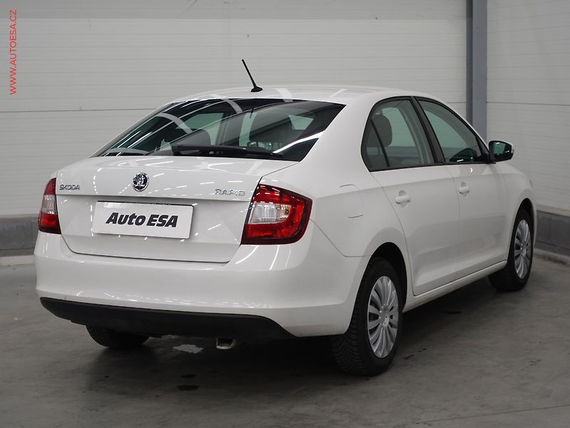 Škoda Rapid (2017) 1.0TSI, ČR, AC, park.asist - fotka 4 z 16