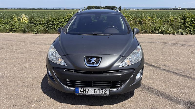 Peugeot 308 (2011) - fotka 2 z 12