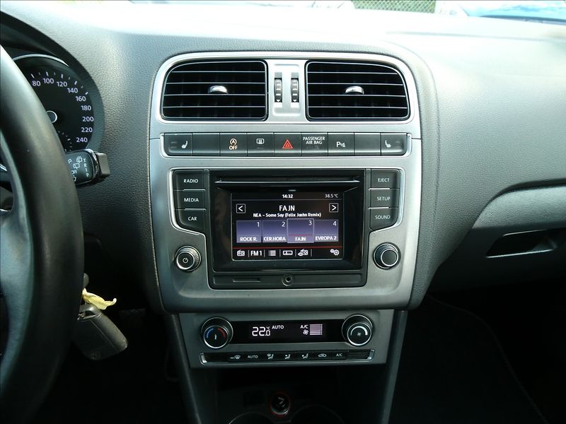 Volkswagen Polo 1,2 TSi 66kW serviska, 2x kola - fotka 30 z 50