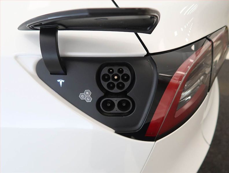 Tesla Model Y (2023) Long Range AWD 79kWh, SoH 92% - fotka 32 z 33