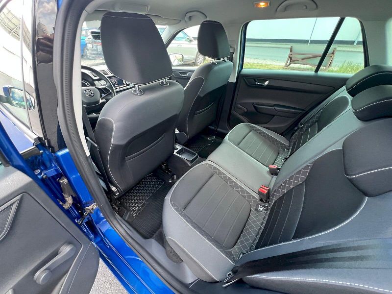 Škoda Fabia (2022) kombi Ambition 1.0 TSI 70 kW 5 - fotka 14 z 28