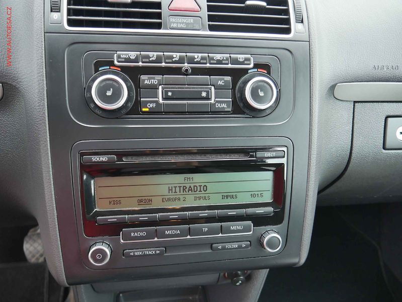 Volkswagen Touran (2011) 1.6TDi, ČR, autoAC - fotka 11 z 13