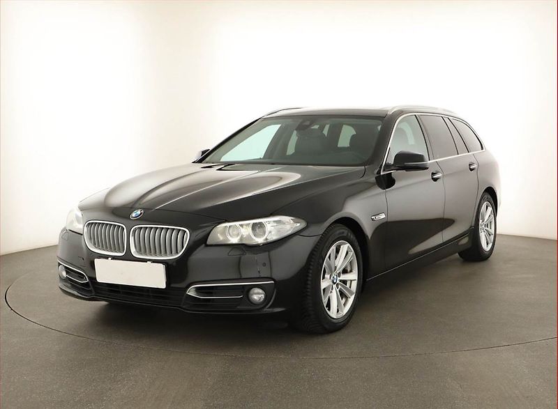 BMW Řada 5 (2013) 530d, Automat, Navi, Xenony - fotka 2 z 20
