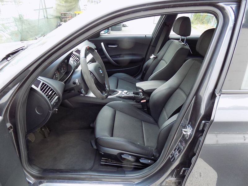 BMW Řada 1 (2006) 130i/M-Paket/NAVI/Bi-xenon/ - fotka 11 z 34