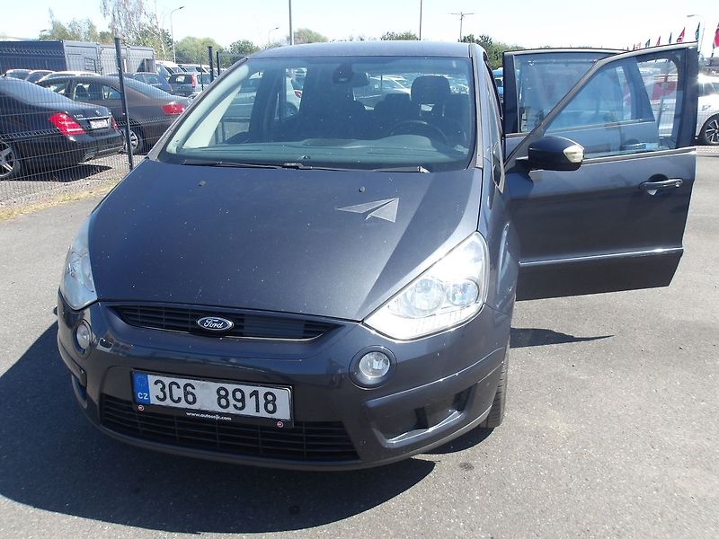 Ford S-MAX 2,0TDCi103kW ČR 1.MAJ.!!! - fotka 14 z 27