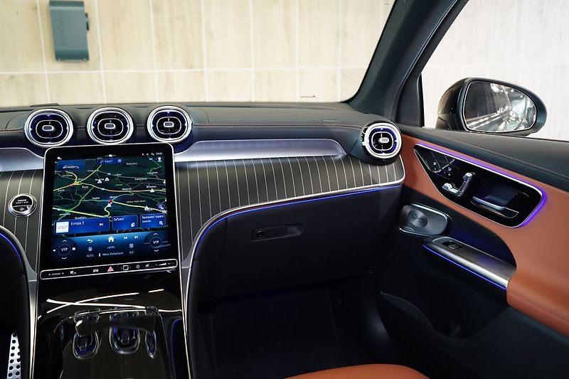 Mercedes-Benz GLC 220d 4M AMG, Ventilace, Tažné - fotka 50 z 50