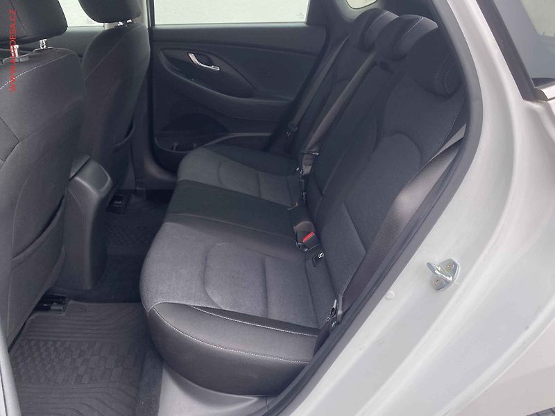 Hyundai i30 (2022) 1.0 T-GDI, 1.maj,ČR, servis - fotka 10 z 19