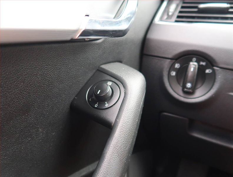 Škoda Octavia (2015) 1.6 TDI, Tempomat - fotka 16 z 17