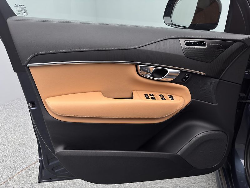 Volvo XC90 T8 AWD RECHARGE DARK PLUS CZ  - fotka 18 z 51