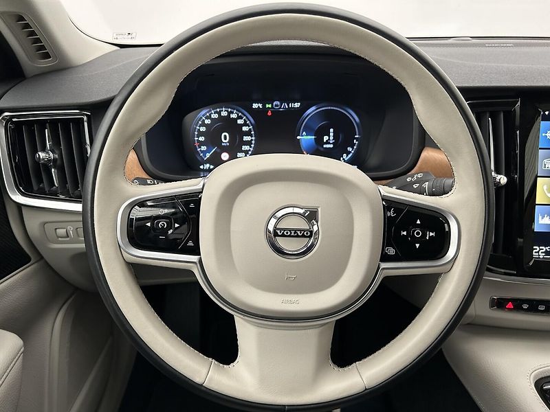 Volvo V90 2.0 Recharge 4x4 Inscription - fotka 16 z 29