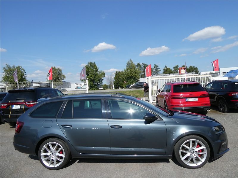 Škoda Octavia 2,0 TDi 135kW RS DSG, serviska - fotka 12 z 49
