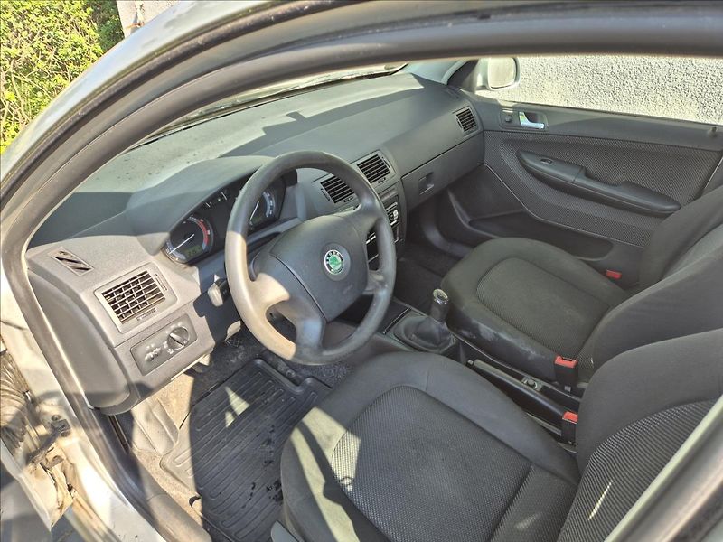 Škoda Fabia 1,4 i 16V Combi Klima 2xAirbag - fotka 12 z 25
