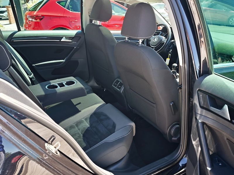 Volkswagen Golf (2014) 2,0 TDI 110 KW Highline - fotka 17 z 35