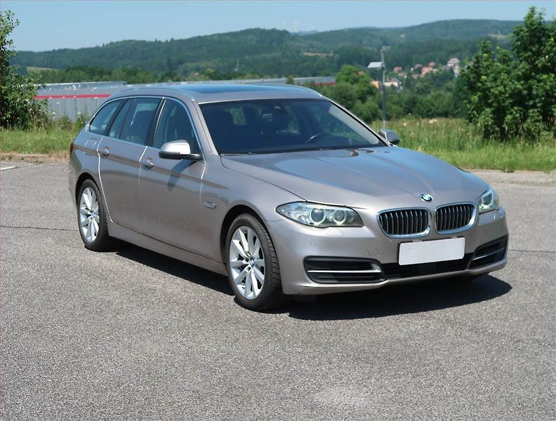 BMW Řada 5 (2016) 525d xDrive, 4X4, Automat - fotka 1 z 14