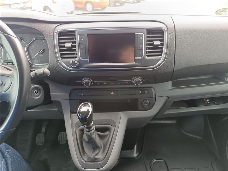 Opel Vivaro 2,0 CDTi Crewvan - fotka 17 z 21