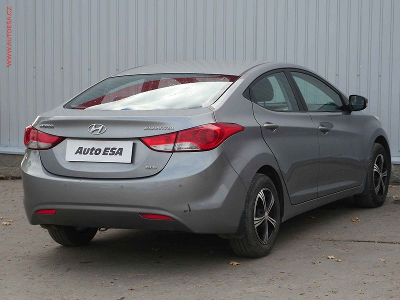 Hyundai Elantra (2011) 1.6i 16V, ČR, AC, tempo - fotka 4 z 17