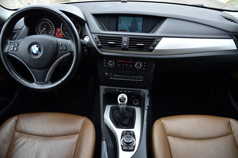 BMW X1 xDrive20d,KŮŽE,NAVI,TEMP,KLIMA - fotka 40 z 50