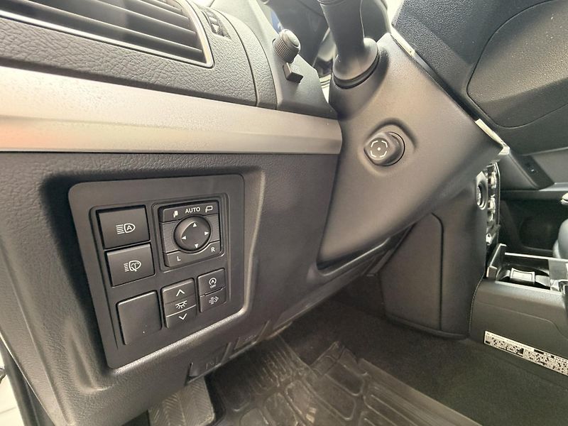 Toyota Land Cruiser 2.8-MAX.VÝBAVA-TAŽNÉ 3t-DPH - fotka 14 z 31