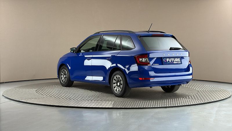 Škoda Fabia 1.0 TSI Black Combi - fotka 2 z 24