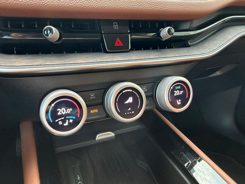 Škoda Superb L&K 2.0 TDI 142kw DSG 4x4 - fotka 20 z 28
