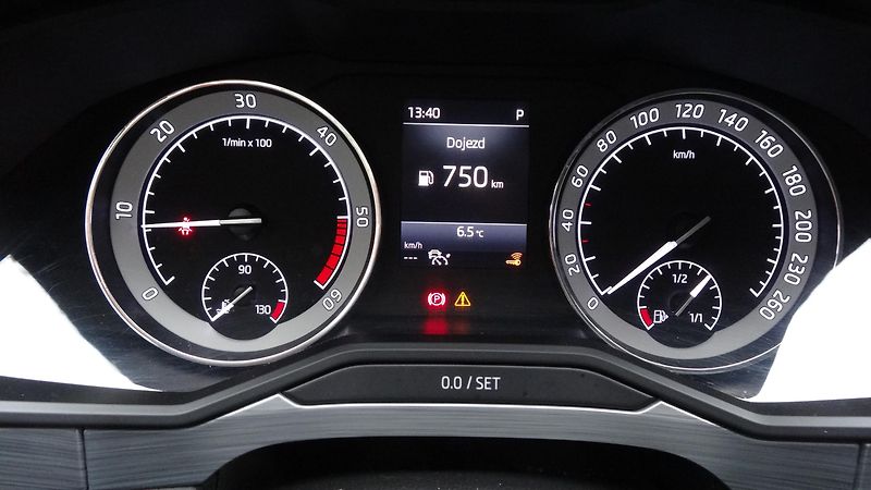 Škoda Superb 2.0TDi DSG Taž.zař. CEBIA  - fotka 14 z 32