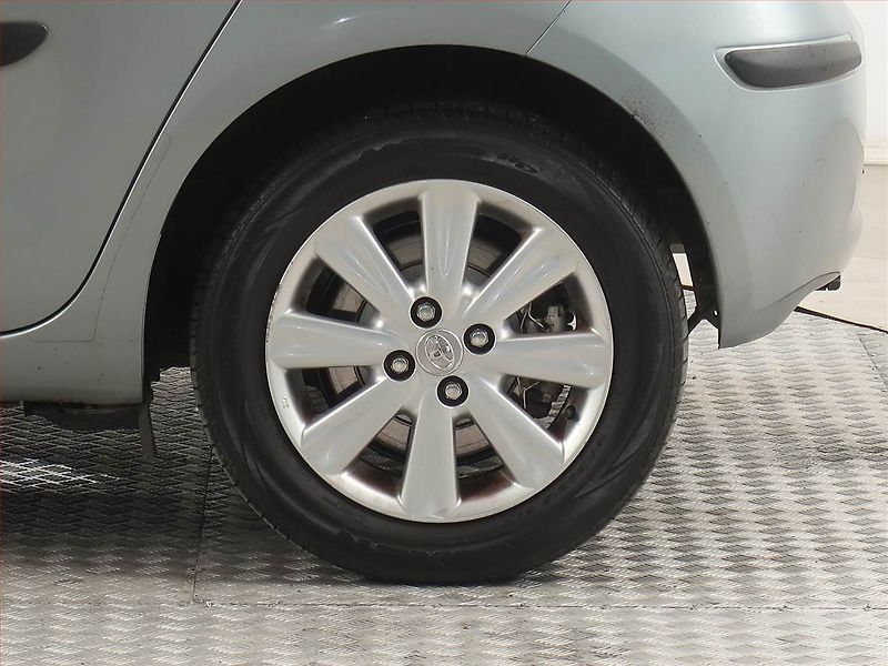 Toyota Yaris (2009) 1.33 Dual VVT-i, Serv.kniha - fotka 14 z 18