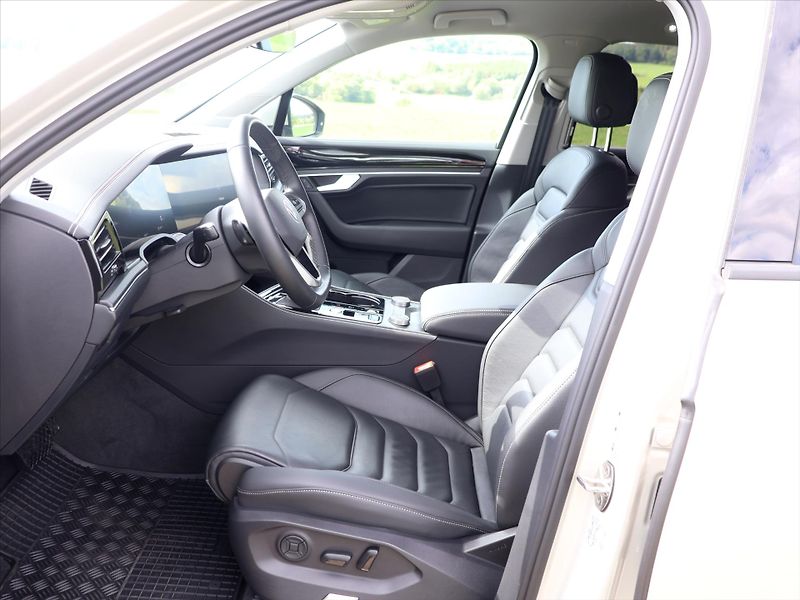 Volkswagen Touareg 3,0 TDI 170kW Limited Tiptroni - fotka 11 z 38