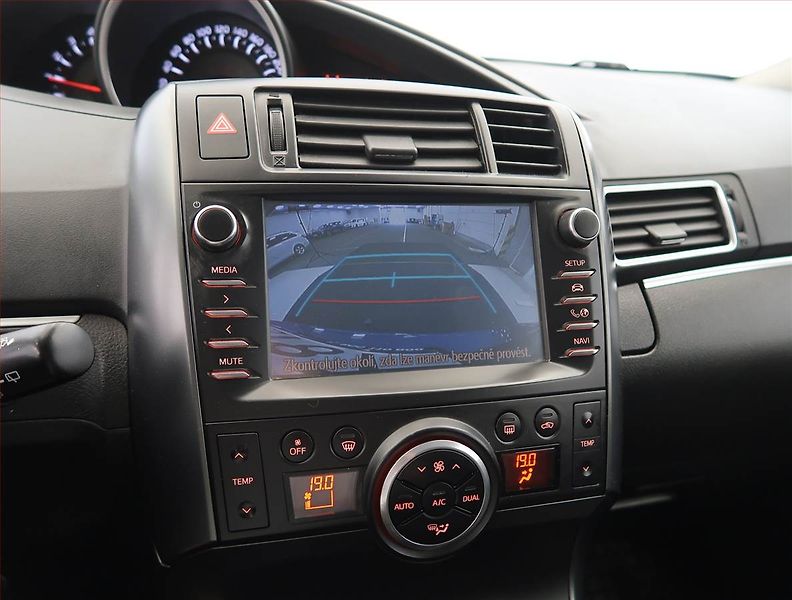 Toyota Verso (2017) 1.6 D-4D, Xenony, Tempomat - fotka 15 z 22