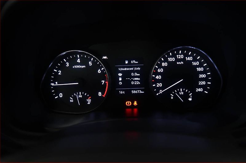 Hyundai i30 (2021) 1.0 T-GDI, ČR,1.maj - fotka 11 z 17