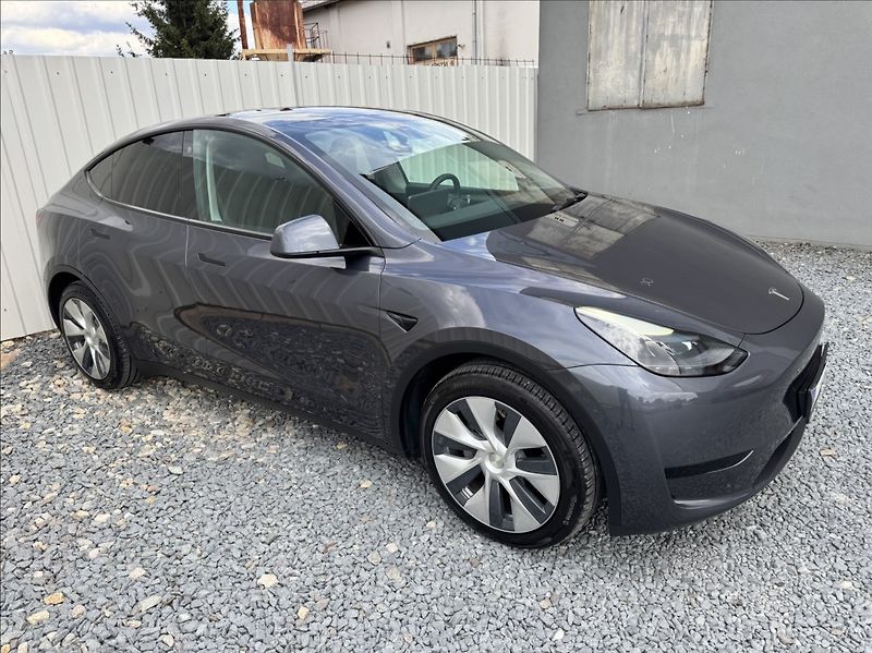 Tesla Model Y 0,0 RWD SoH 94% - fotka 8 z 50