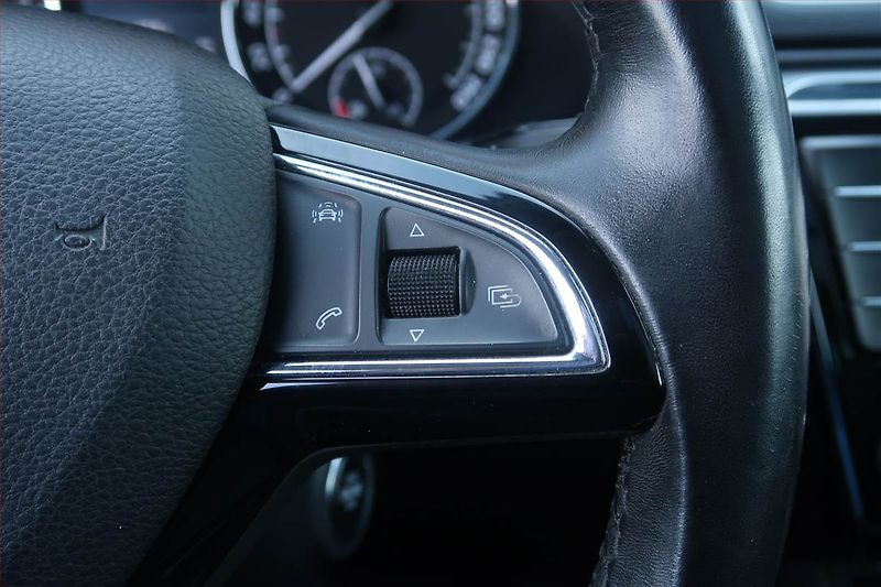 Škoda Superb (2016) 1.6 TDI, Kůže, Navi, Bi-Xenony - fotka 21 z 26