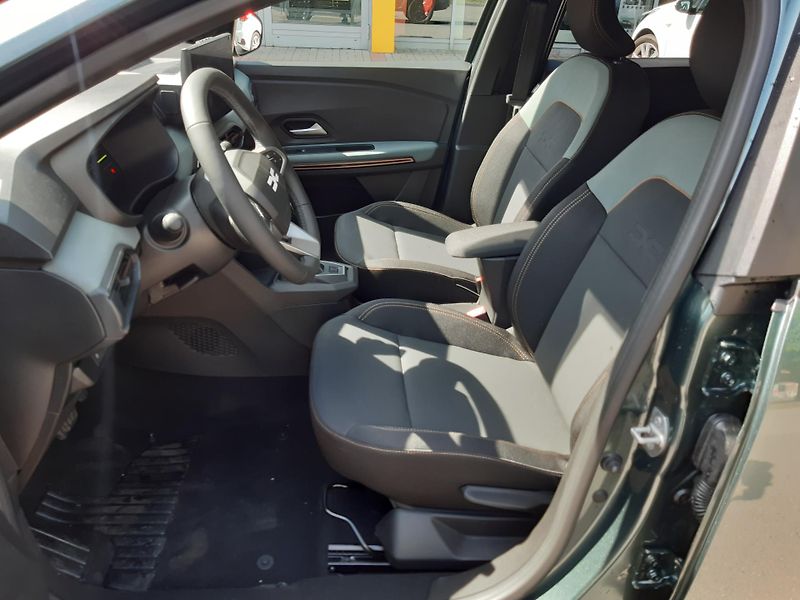 Dacia Jogger (2026) Extreme 1,8 155k HYBRID 7 míst - fotka 9 z 24