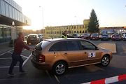Po přejímce až na start posádky vozy tlačily