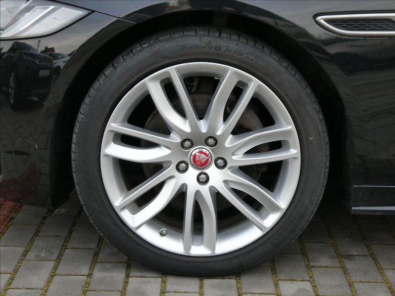 Jaguar XF 2,0 D200 R-Dynamic S,1M,ČR,DPH - fotka 10 z 36