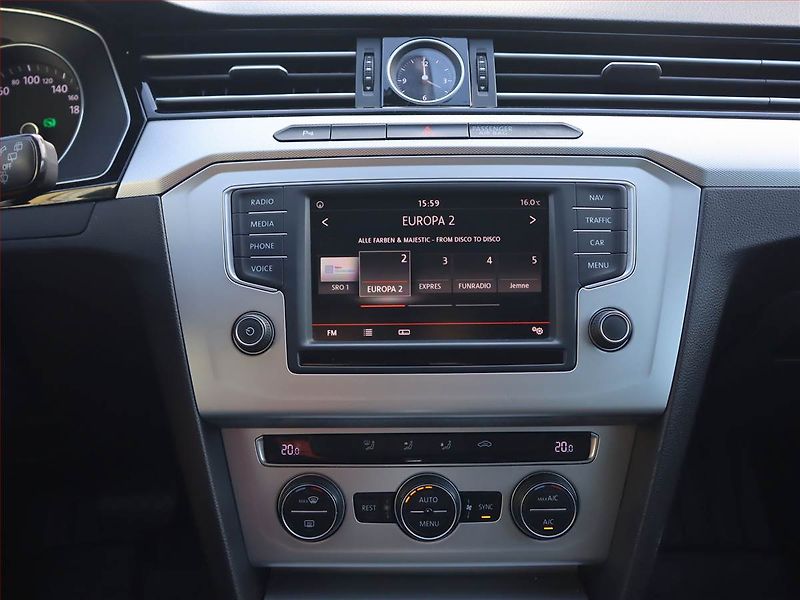 Volkswagen Passat (2015) 2.0 TDI, Automat, Serv.kniha - fotka 12 z 21
