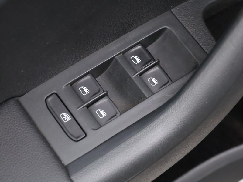 Škoda Octavia 2,0 TDI 135kW RS Xenon Navi - fotka 14 z 30