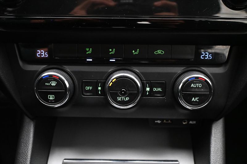 Škoda Octavia 1,6 TDI 77 kW DSG Ambition Zár - fotka 20 z 29