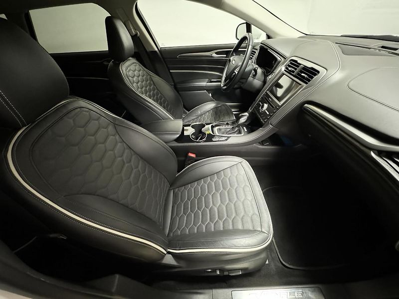 Ford Mondeo (2020) 2.0 187ps Hybrid ecvT VIGNALE - fotka 15 z 19