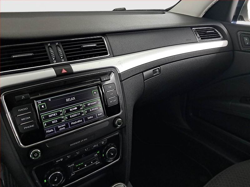 Škoda Superb (2013) Ambition 2.0 TDI, Xenony - fotka 12 z 25