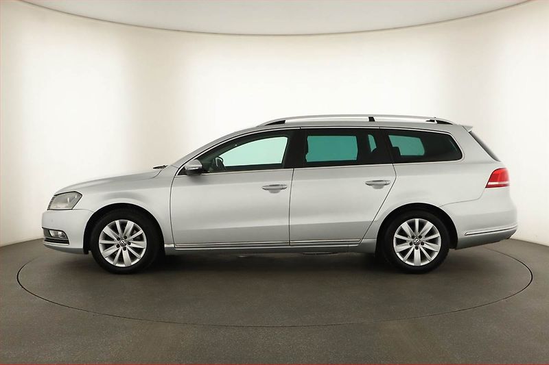 Volkswagen Passat (2012) 1.6 TDI, po STK, Tažné - fotka 3 z 14