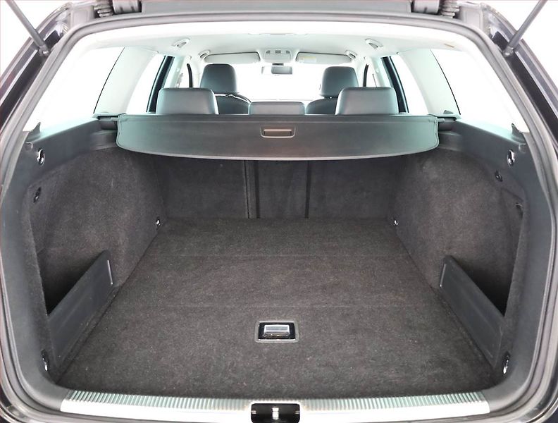 Volkswagen Passat (2010) 2.0 TDI, Automat, po STK - fotka 16 z 17