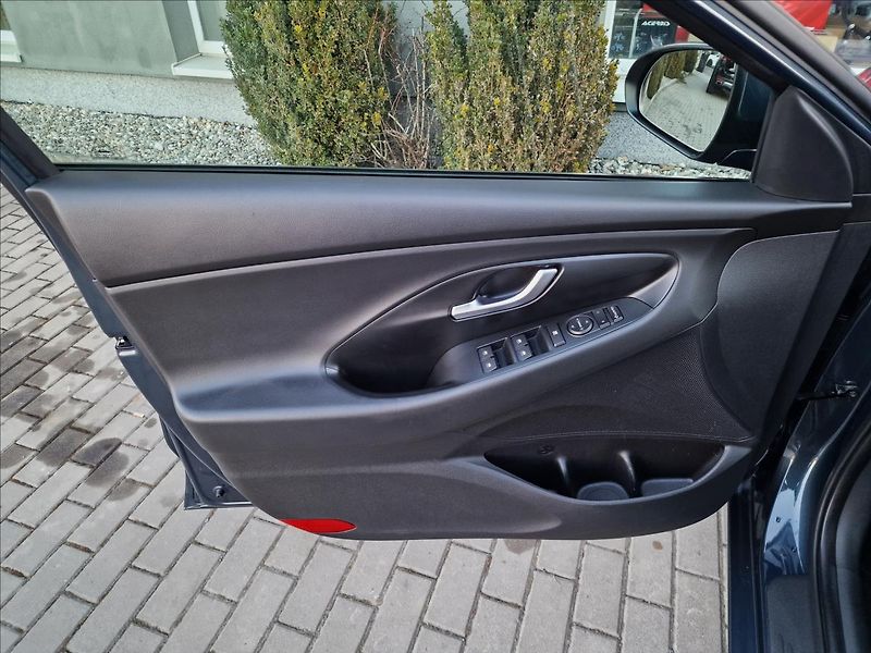 Hyundai i30 1.6CRDi Comfort,ČR,1.Majitel - fotka 37 z 50