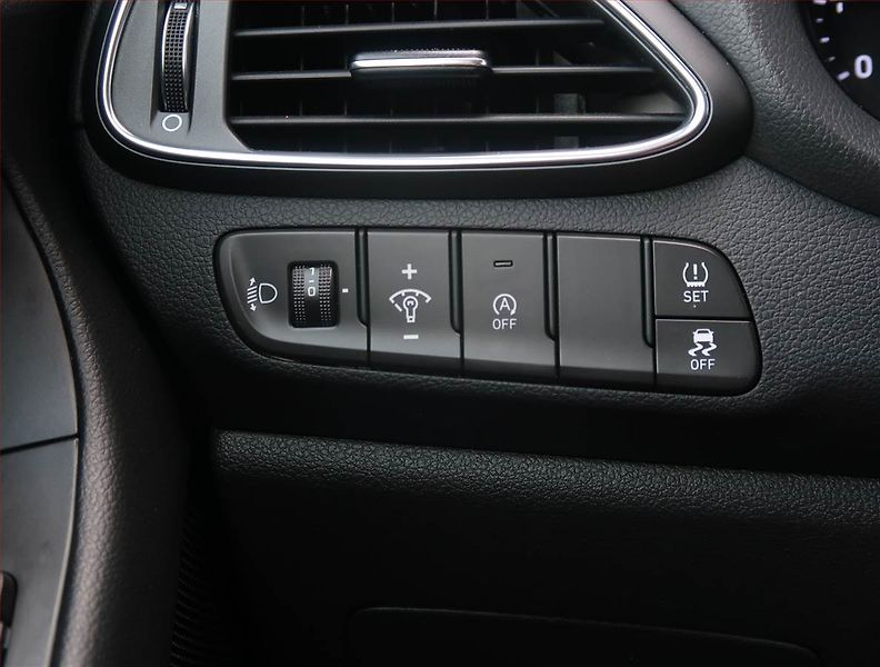 Hyundai i30 (2022) 1.0 T-GDI, ČR,1.maj - fotka 20 z 21