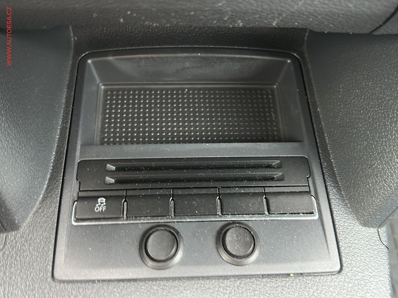 Volkswagen Touran (2011) 1.6TDi, AAC, TZ - fotka 15 z 18