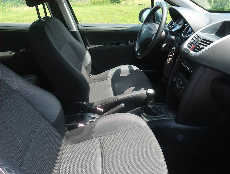 Peugeot 207 (2010) 1.4 VTi, po STK, jezdí skvěle - fotka 9 z 13