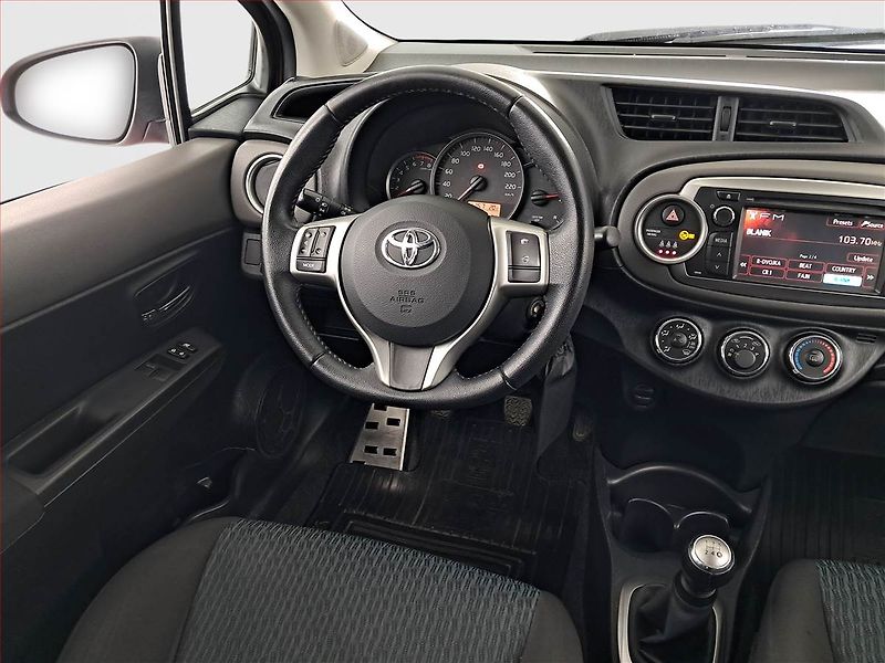 Toyota Yaris (2011) 1.0 VVT-i, Park. senzory - fotka 7 z 15